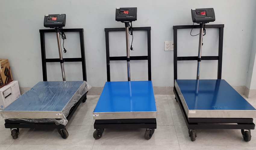 So sánh cân bàn điện tử và cân sàn điện tử